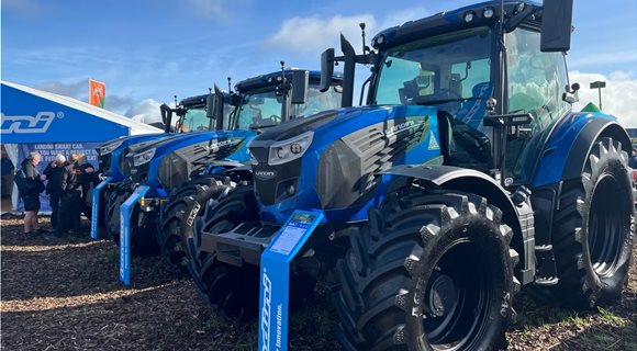 3-landinis-lined-up